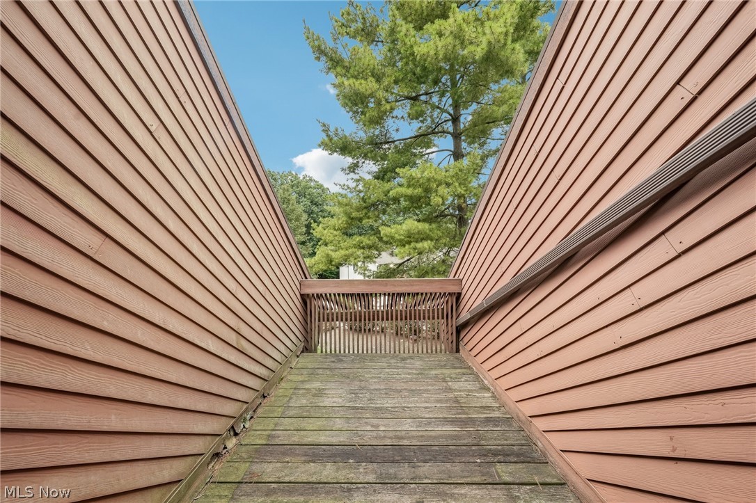 1583 Treetop Trail B Property Photo 22
