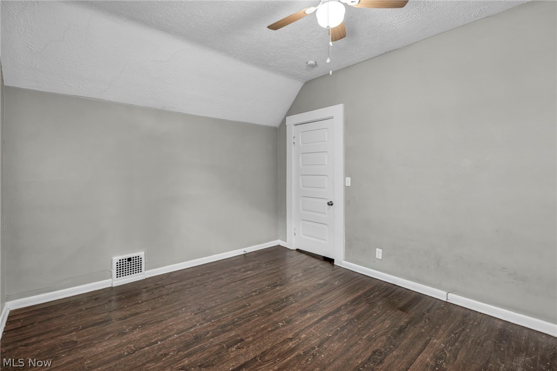 228 Gates Property Photo 5