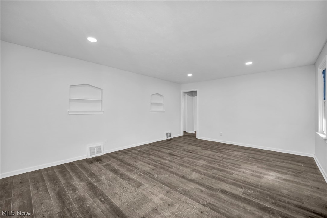 1361 Leavitt Road Property Photo 16