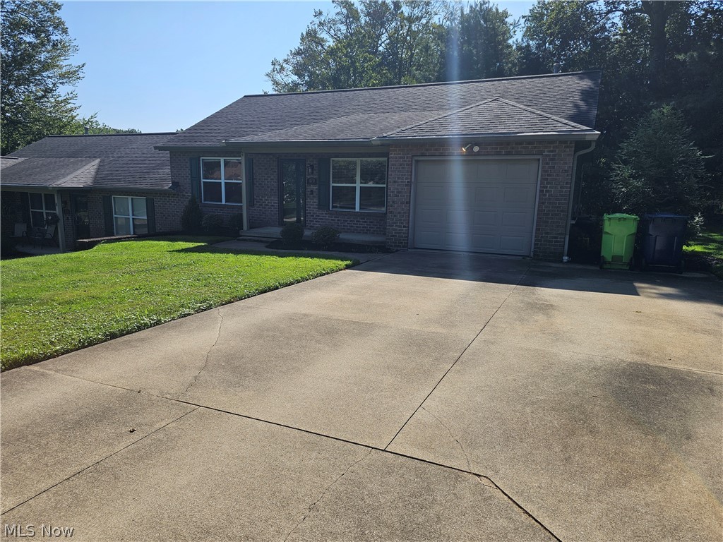 470 Pheasant Run Property Photo 1