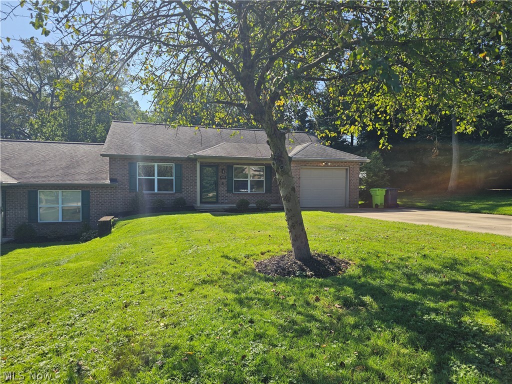 470 Pheasant Run Property Photo 2
