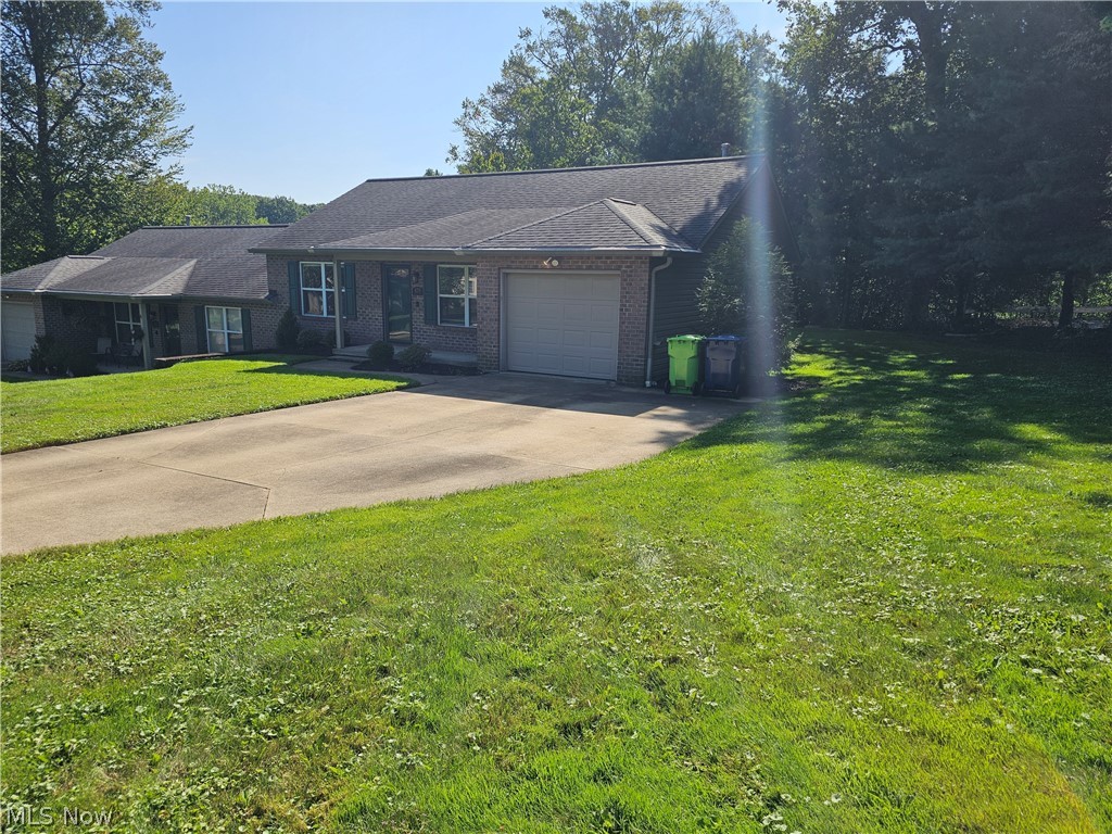470 Pheasant Run Property Photo 3