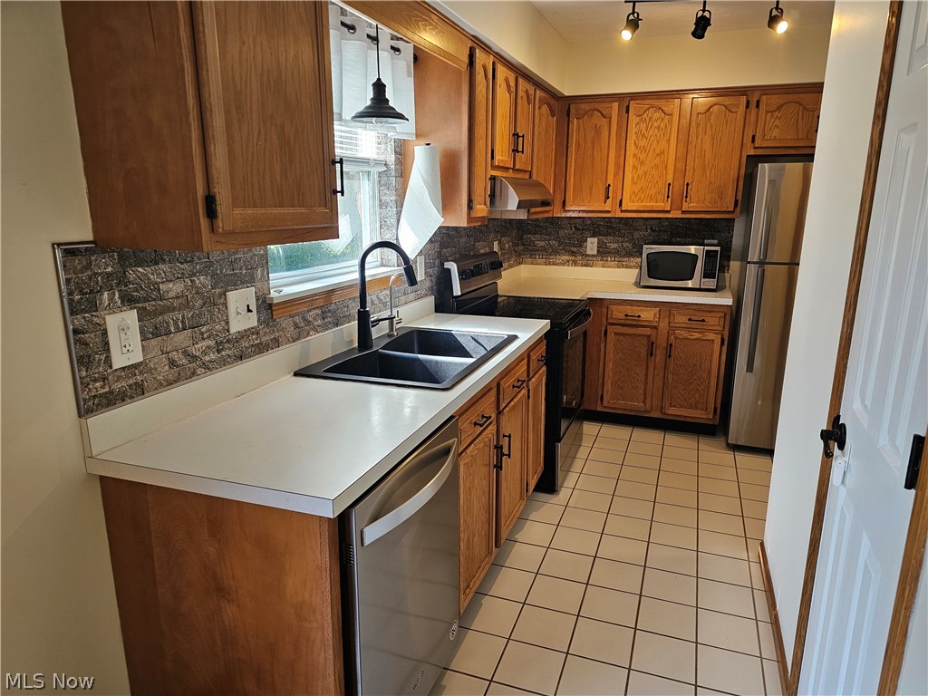 470 Pheasant Run Property Photo 11