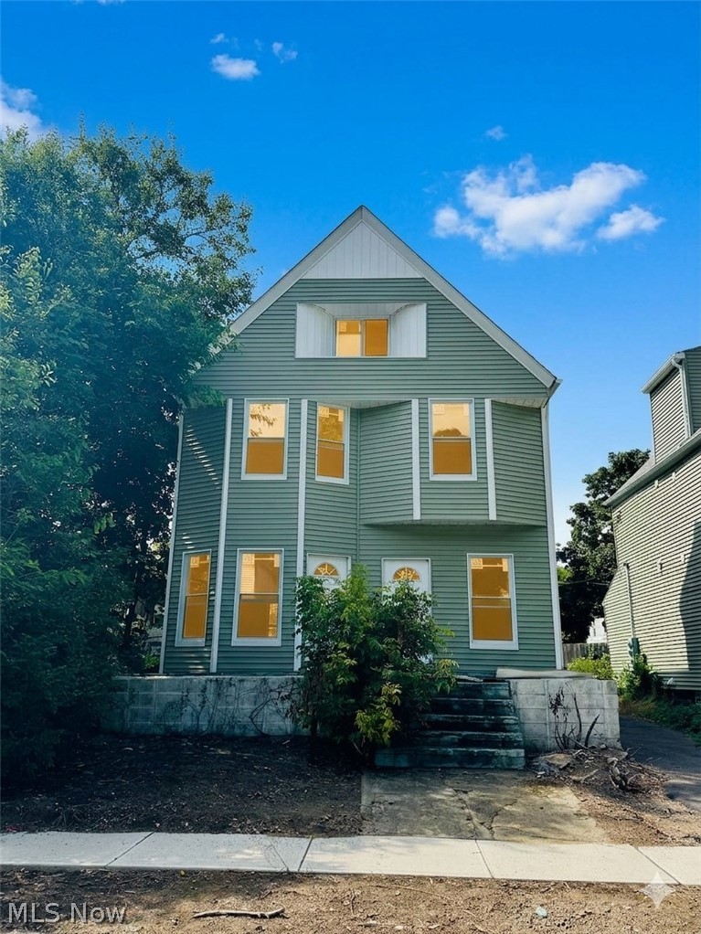 2326 E 95th Street