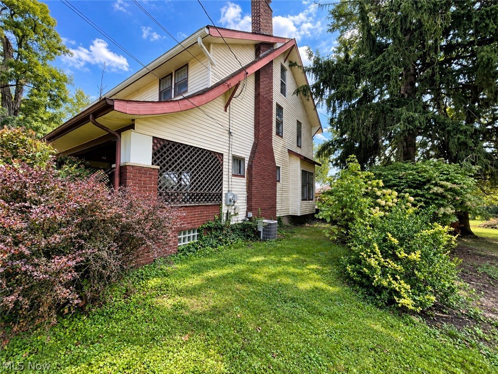 3404 Lincoln Street E Property Photo 2
