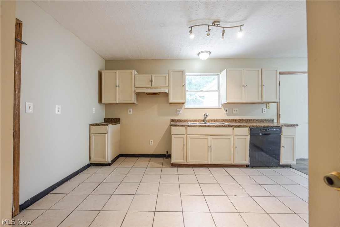 1404 Lakeview Road Property Photo 11