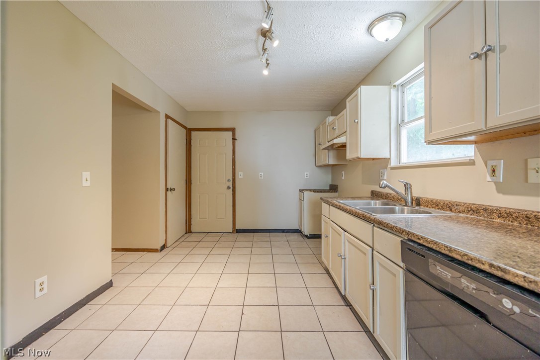 1404 Lakeview Road Property Photo 12