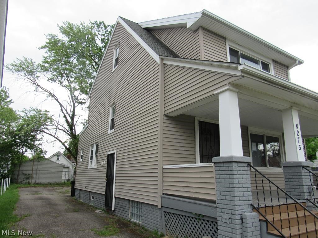 4273 E 136 Property Photo 2