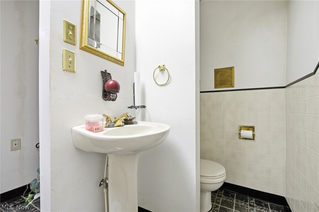 7910 Saint Clair Avenue Property Photo 16
