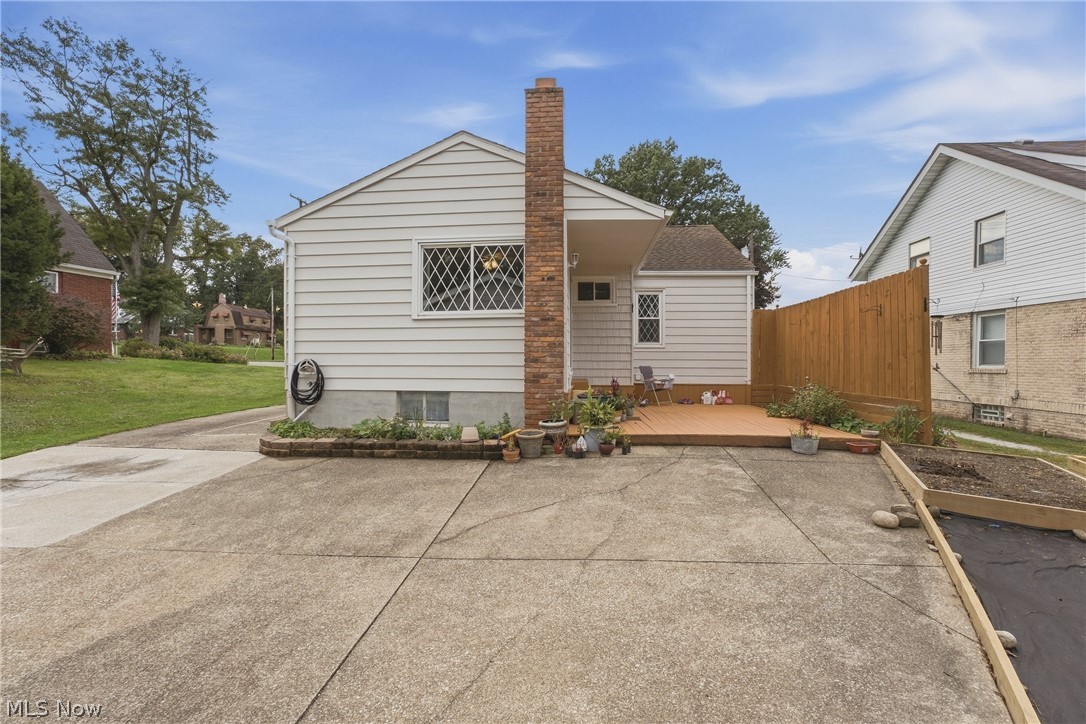1956 Goodyear Boulevard Property Photo 3