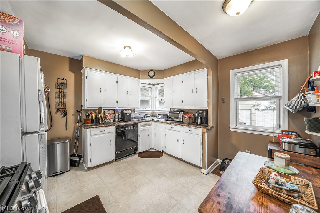 14611 Krems Avenue Property Photo 6