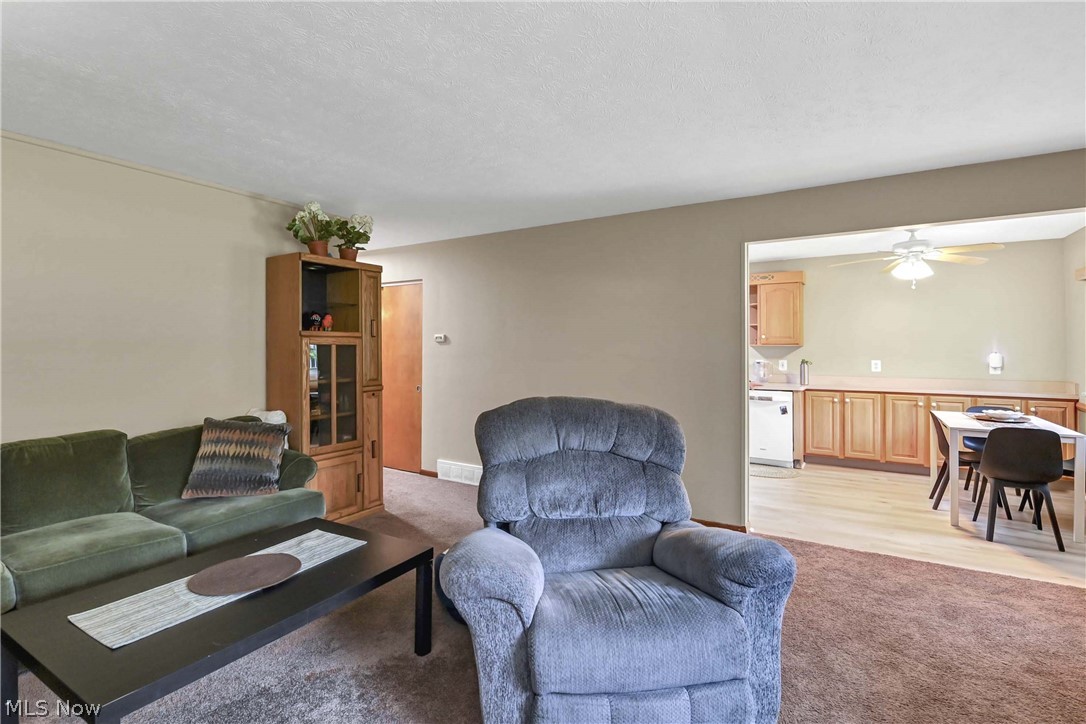 4695 Martin Drive Property Photo 5