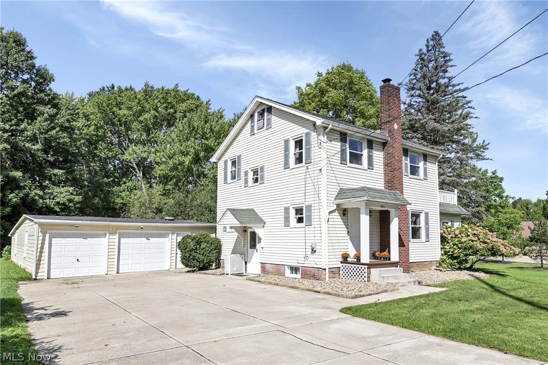 4074 Darrow Road Property Photo