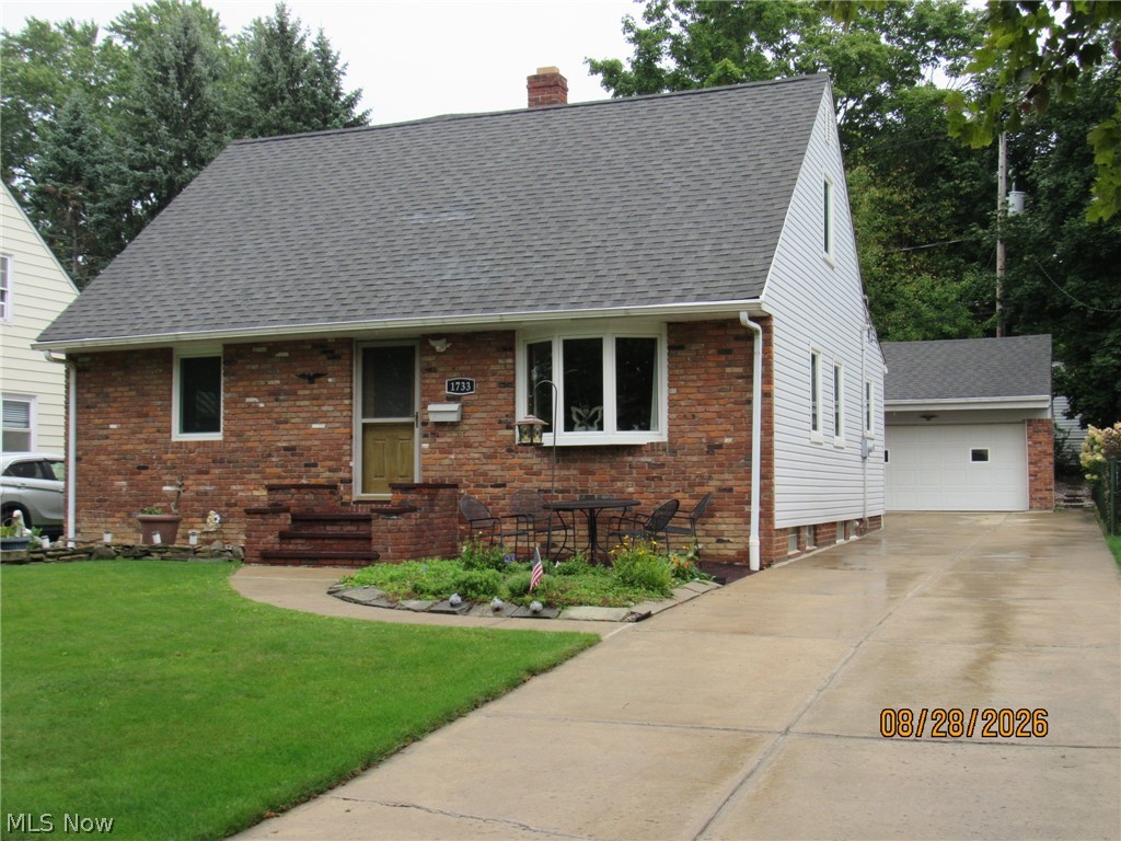 1733 E 238th Street Property Photo 1