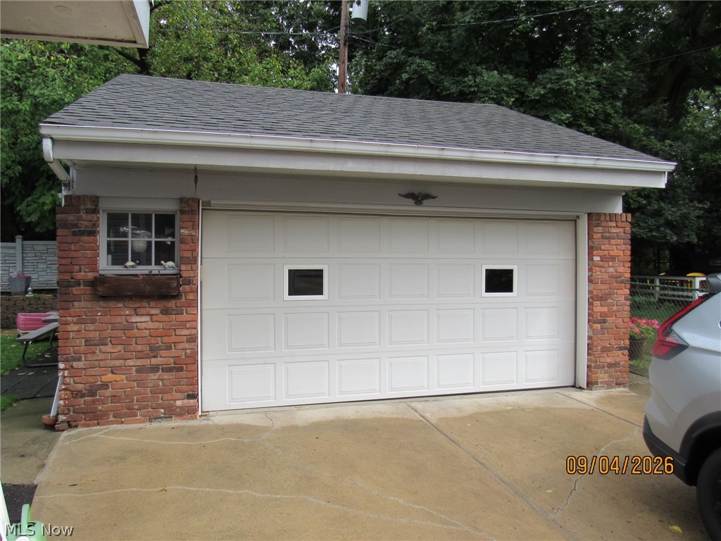 1733 E 238th Street Property Photo 5