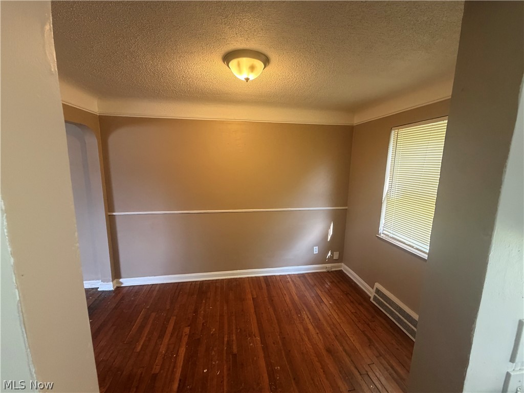 20470 Lakeshore Boulevard Property Photo 6