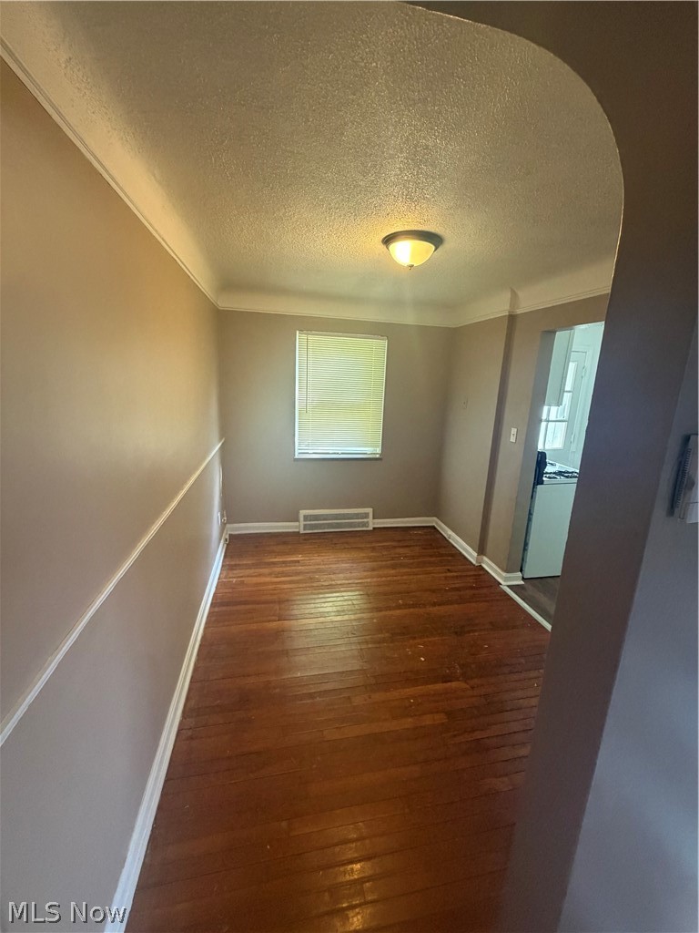 20470 Lakeshore Boulevard Property Photo 7