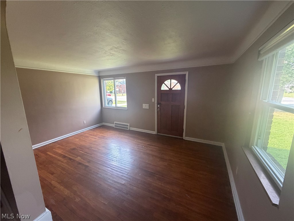 20470 Lakeshore Boulevard Property Photo 8