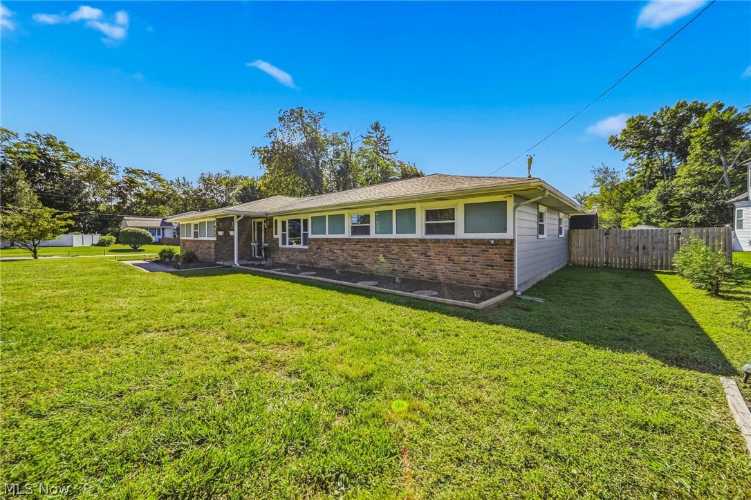 7612 Lake Shore Boulevard Property Photo 2