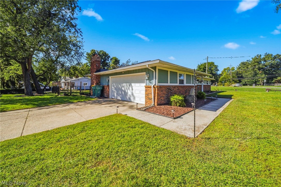 7612 Lake Shore Boulevard Property Photo 3