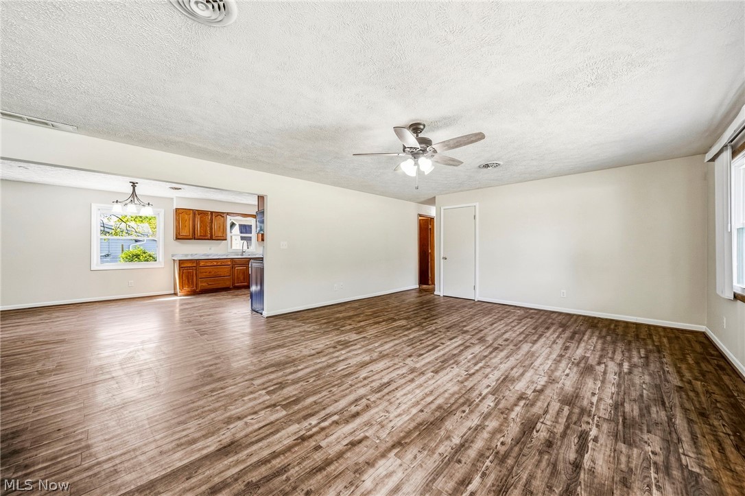 7612 Lake Shore Boulevard Property Photo 5