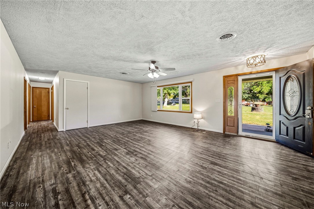 7612 Lake Shore Boulevard Property Photo 6