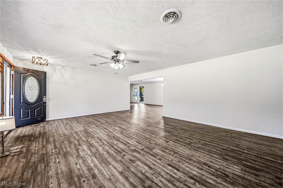 7612 Lake Shore Boulevard Property Photo 7