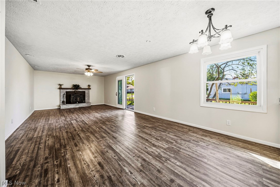 7612 Lake Shore Boulevard Property Photo 9