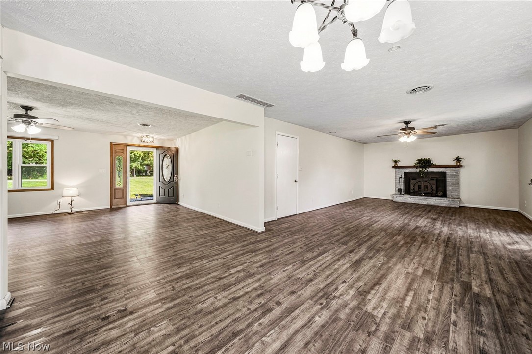 7612 Lake Shore Boulevard Property Photo 10
