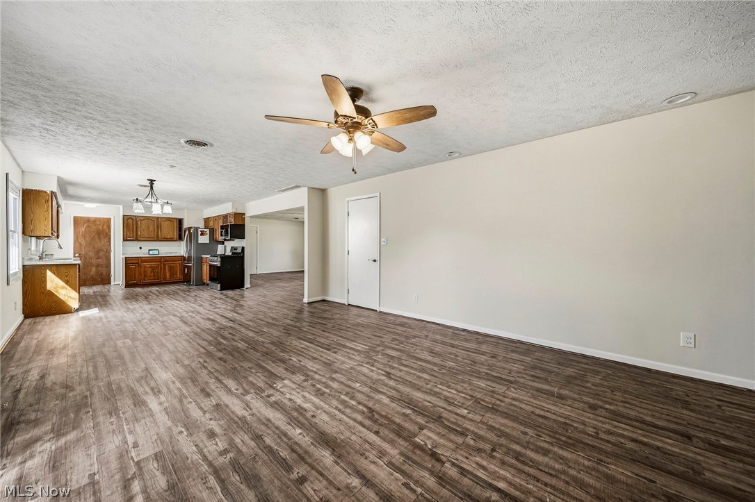 7612 Lake Shore Boulevard Property Photo 11