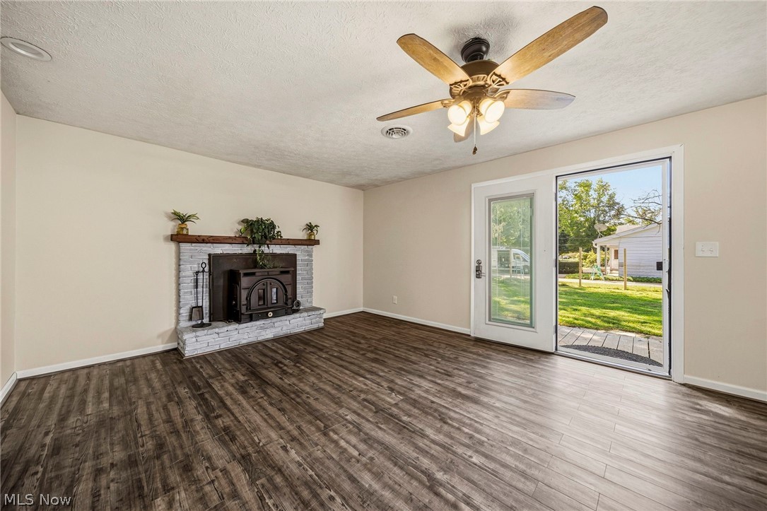 7612 Lake Shore Boulevard Property Photo 12