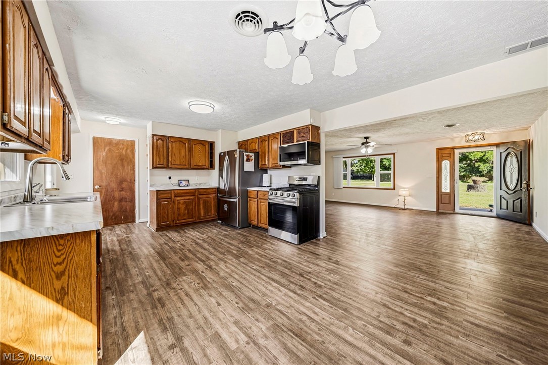 7612 Lake Shore Boulevard Property Photo 13