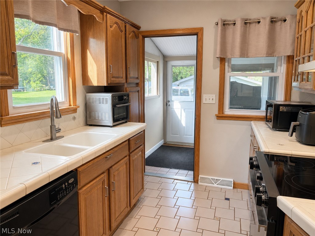 376 Fairgrounds Road Property Photo 8