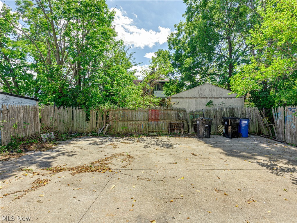 10316 Way Avenue Property Photo 4