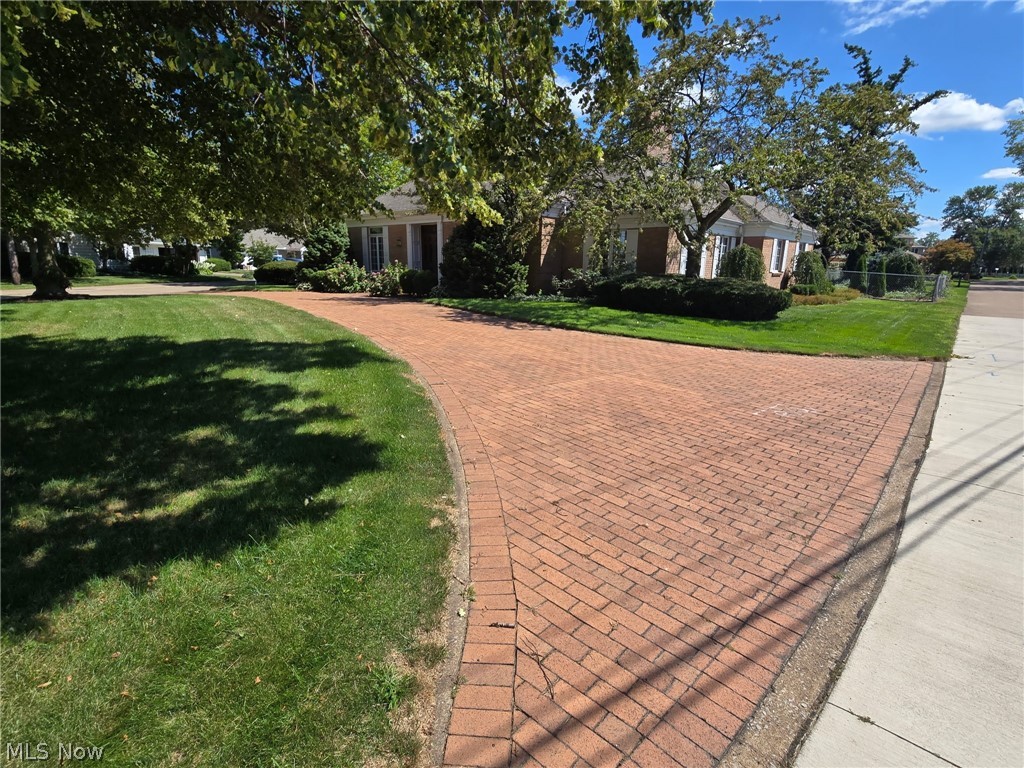 1711 Willow Drive Property Photo 4