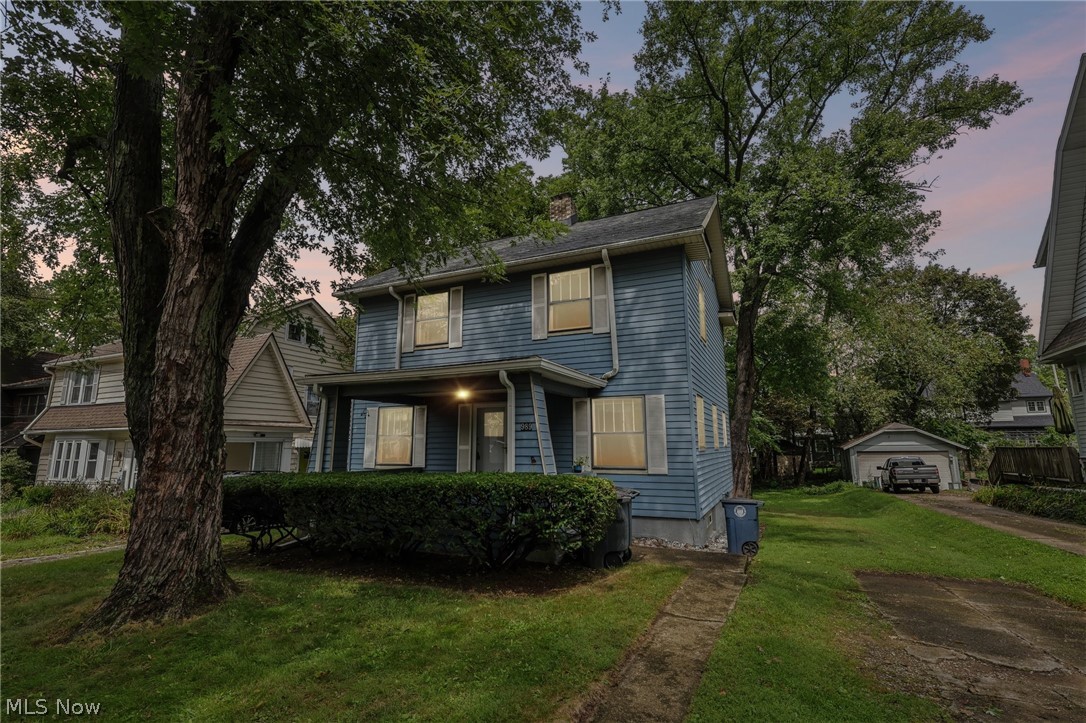 989 Amelia Avenue Property Photo 3