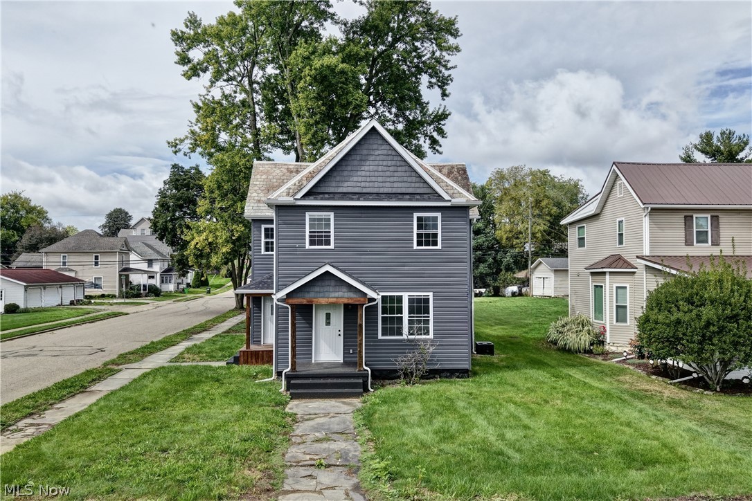302 N Wooster Avenue Property Photo 1