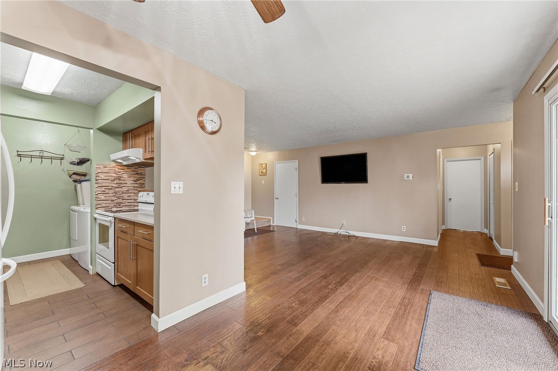 6864 Beacon Drive D Property Photo 5