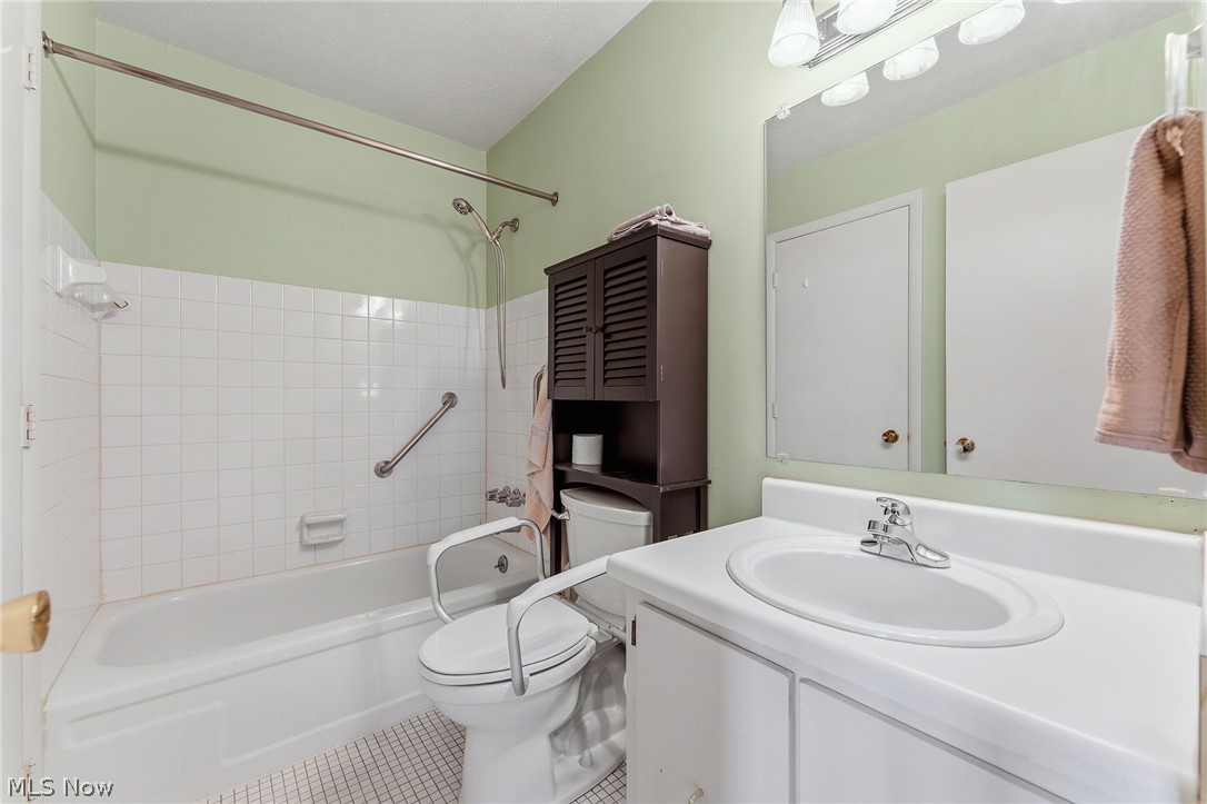 6864 Beacon Drive D Property Photo 13