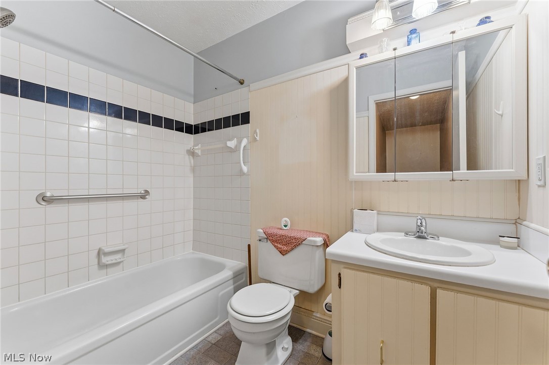 6864 Beacon Drive D Property Photo 14