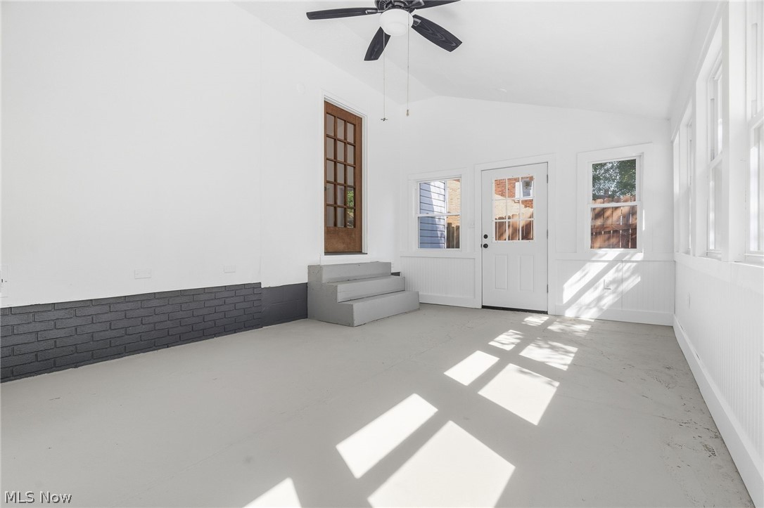 113 W 1st Street Property Photo 20