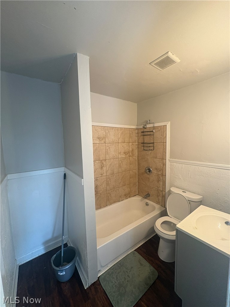 2926 E 123rd Street Upper Property Photo 4