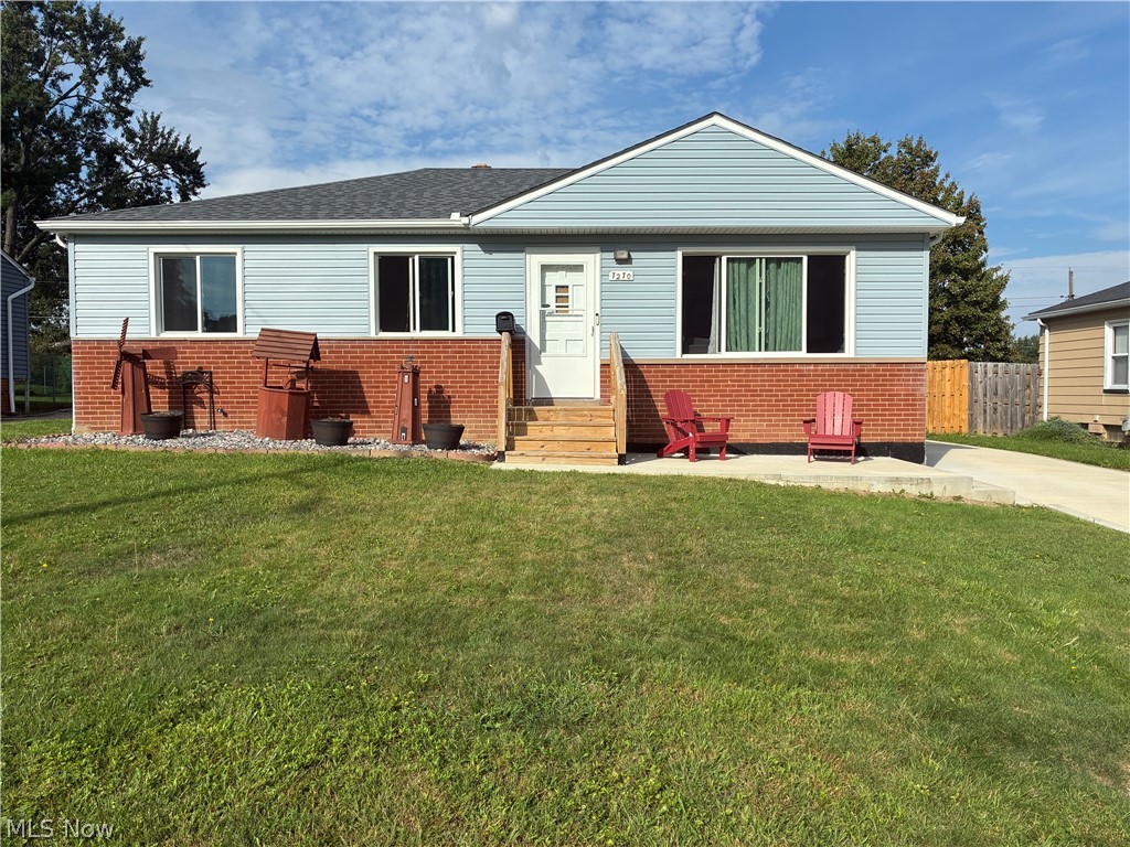 7270 Glenn Oval Drive Property Photo 2
