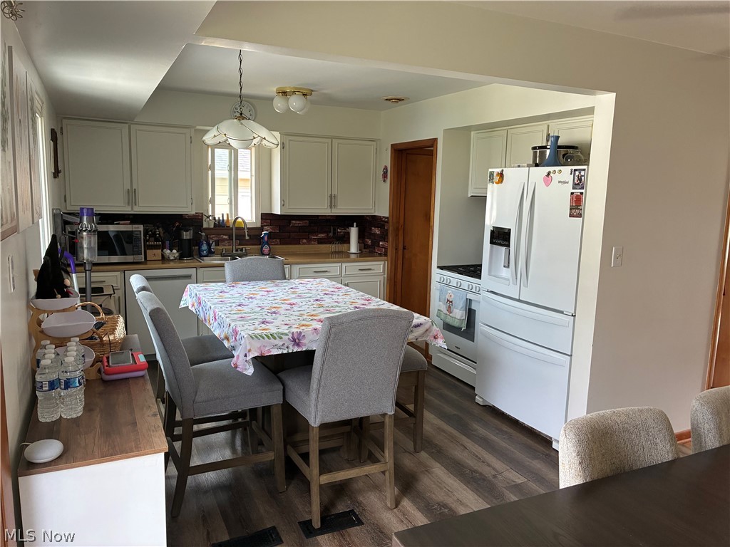 7270 Glenn Oval Drive Property Photo 6