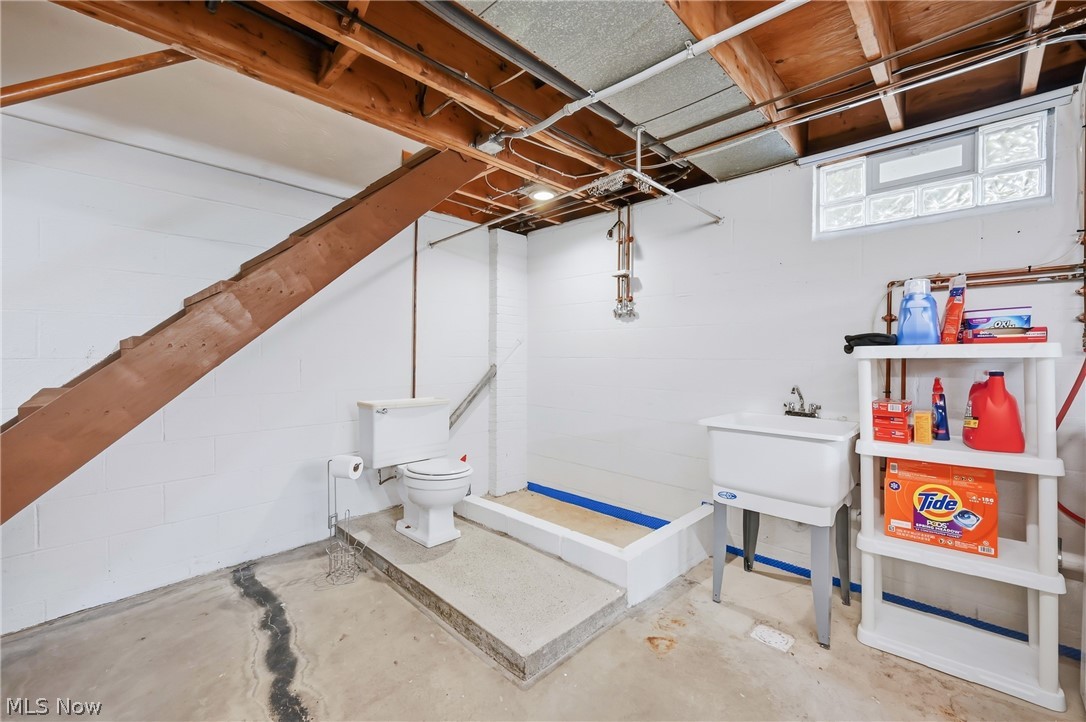 547 Gladys Street Property Photo 33