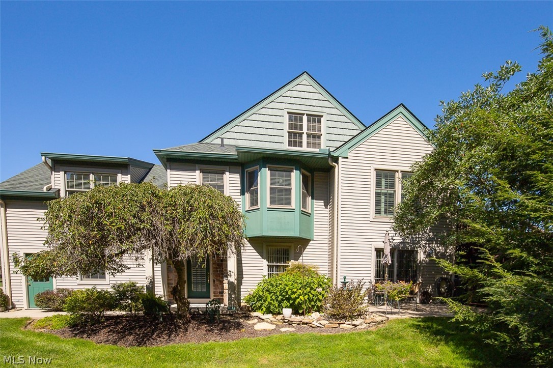 878 Hampton Court Property Photo 1
