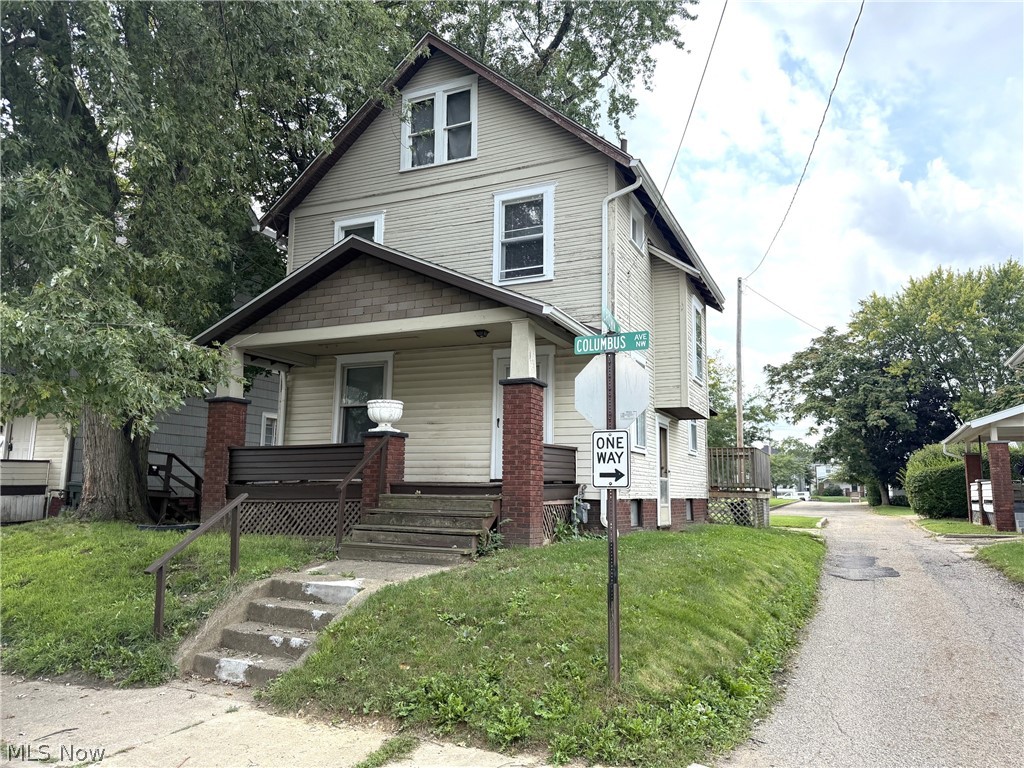 527 Columbus Avenue NW Property Photo 1