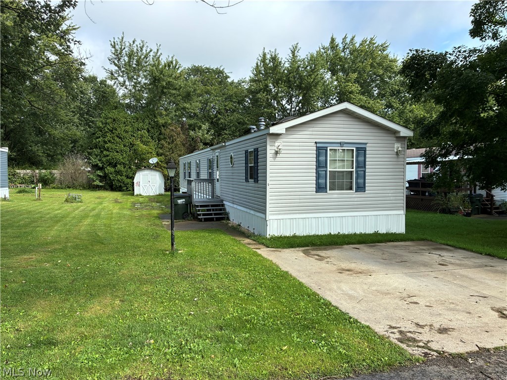 5 Carpenter Boulevard Property Photo 1
