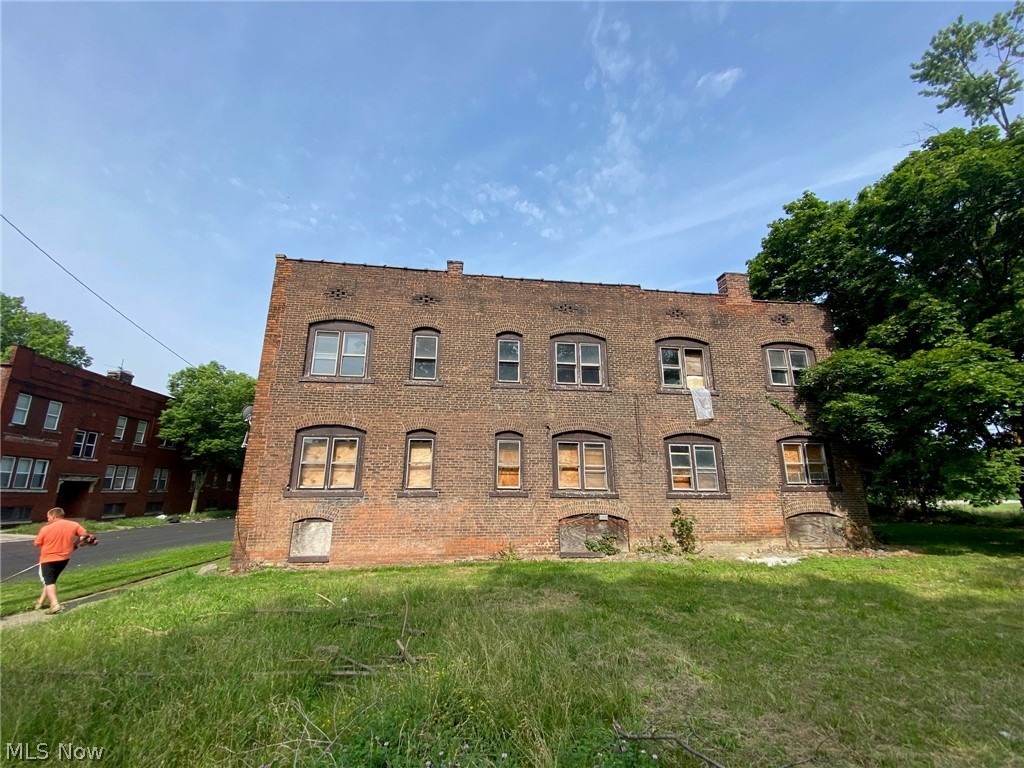 15213 Ridpath Avenue Property Photo 2