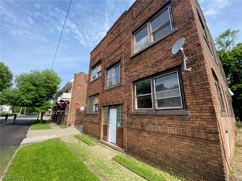 15213 Ridpath Avenue Property Photo 4